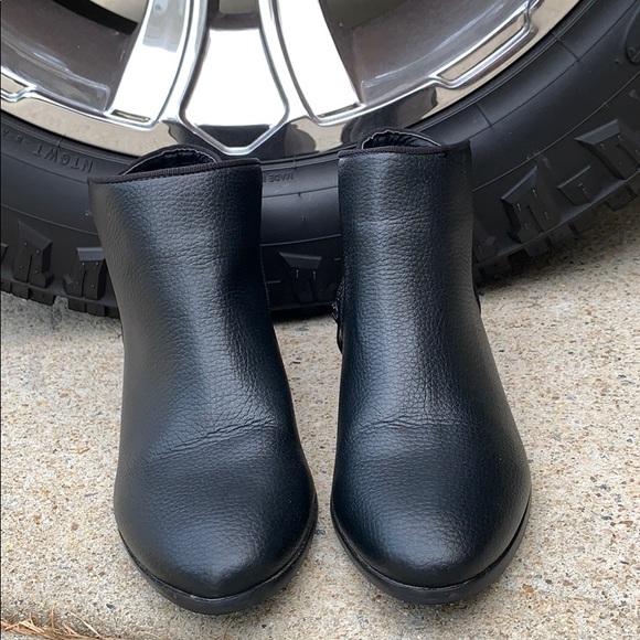 Boston design black zip side casual booties - Picture 2 of 4